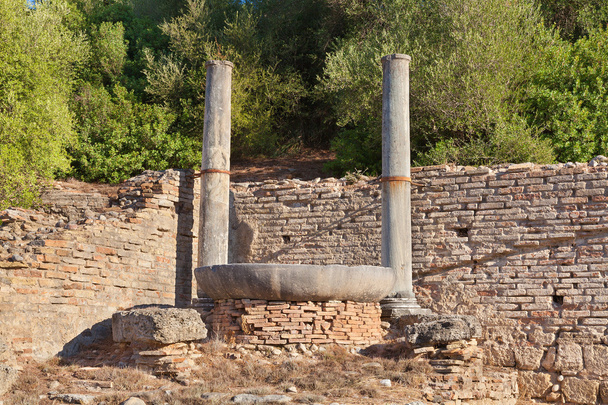 Nympheum suihkulähde Herdo Atticukseen Olympiassa Kreikka
 - Valokuva, kuva