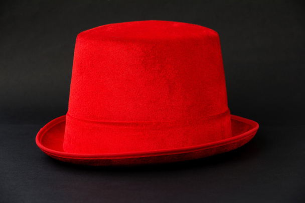 Felbérelt piros kalap - Fotó, kép