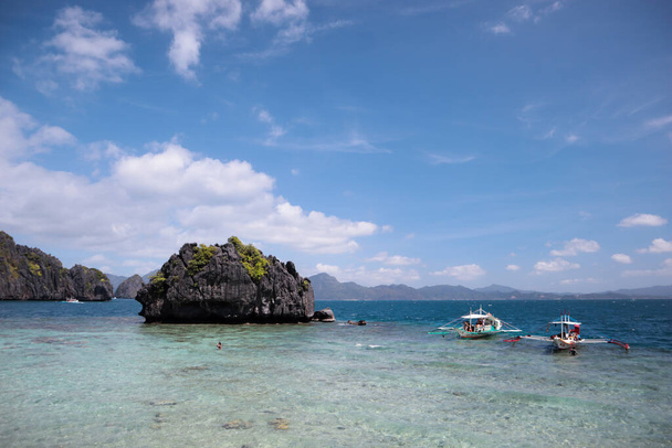 Rentouttava ja melko rantaviivaa Filippiineillä
 - Valokuva, kuva