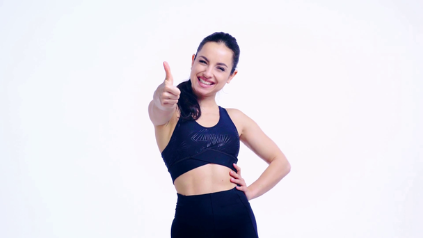 gelukkig sportvrouw tonen duim omhoog geïsoleerd op wit  - Video