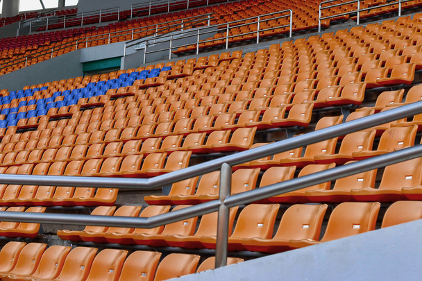 Tribuna de asientos en un estadio vacío
. - Foto, Imagen