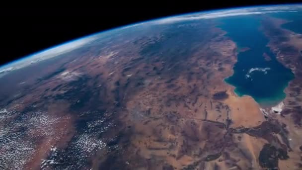 Tijdsverloop van de aarde (oceanen, bergen en woestijnen) draaiend uitzicht vanaf Nasa International Space Station (Iss) - beelden met dank aan Nasa. - Video