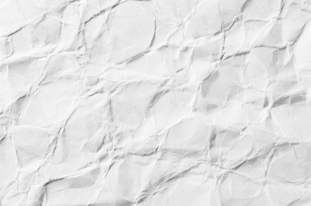 Δημιουργικό υπόβαθρο με διάσπαρτη επικάλυψη τσαλακωμένου λευκού χαρτιού. - Φωτογραφία, εικόνα
