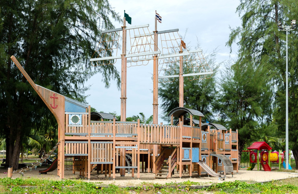 estructura del parque infantil del barco
 - Foto, Imagen