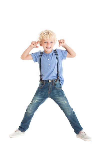 Plavovlasý chlapec na bílém pozadí - Fotografie, Obrázek