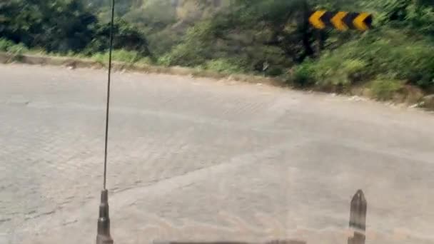 Kozhikode, India  27th November 2019: Footage from a Taxi journey down the Ghats road from Wayanad to Kozhikode India - Metraje, vídeo