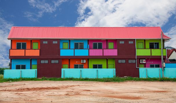 Case colorate su terreni vacanti
 - Foto, immagini