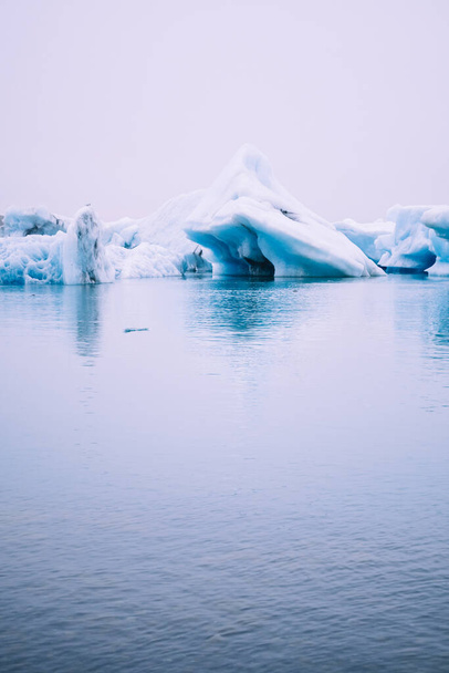 Blue glaciers reflected in the waters of Jokulsalron glacial lake in Iceland - Fotografie, Obrázek