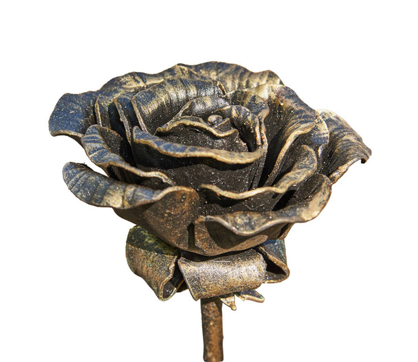 Rose käsintehty taottu metallista. Eristetty valkoisella pohjalla
 - Valokuva, kuva