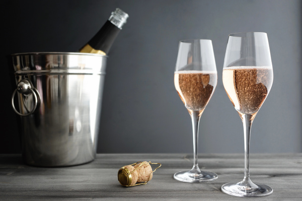 iki kadeh şampanya gül, pembe - Fotoğraf, Görsel