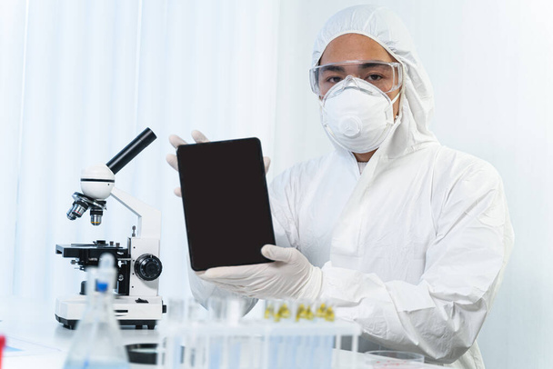 Serious young male person working in laboratory - Φωτογραφία, εικόνα