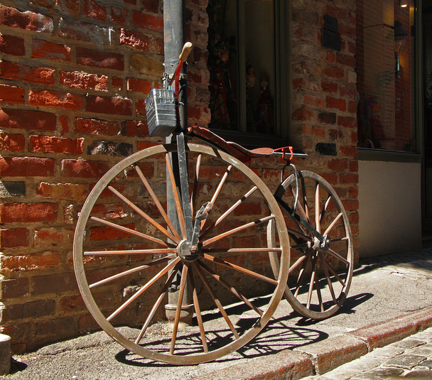 Antiikkipolkupyörä
 - Valokuva, kuva