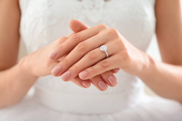 Young bride wearing beautiful engagement ring, closeup - Foto, Imagen