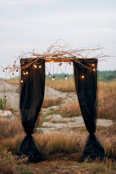 svatební obřad prostor, obloukové židle dekor - Fotografie, Obrázek