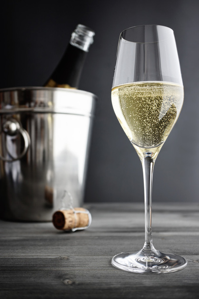 Verre de Champagne et refroidisseur
 - Photo, image