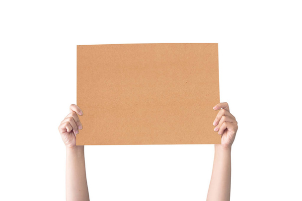 Hand hält weißes braunes Papier isoliert auf weißem Hintergrund mit Clipping-Pfad - Foto, Bild