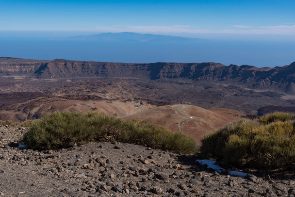 Vue du volcan Teide Las Canadas Caldera avec lave solidifiée et mont Montana Blanca. Parc national Teide, Tenerife, Îles Canaries, Espagne. Panorama
 - Photo, image