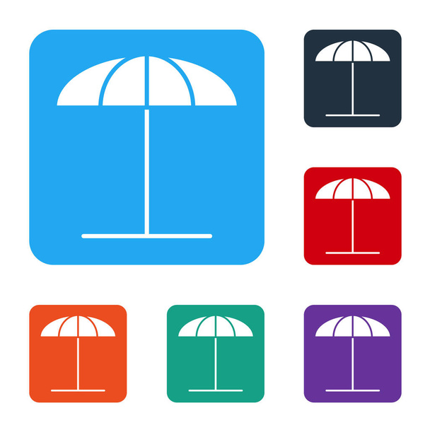 Beyaz arka planda izole edilmiş plaj ikonu için Beyaz Güneş koruyucu şemsiye. Açık alan için büyük bir şemsiye. Plaj şemsiyesi Renkli kare düğmelerle simgeleri ayarla. Vektör İllüstrasyonu - Vektör, Görsel
