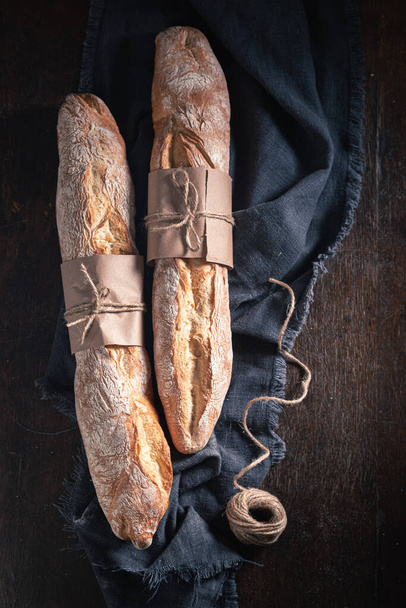 Homemade french baguettes freshly baked in bakery - Zdjęcie, obraz