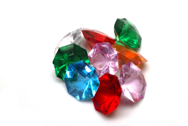 кольорові реалістичні дорогоцінні камені ізольовані на білому тлі
 - Фото, зображення