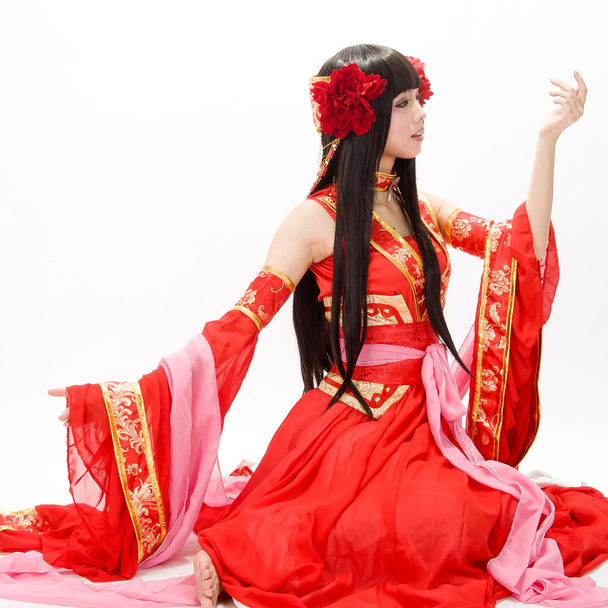Čínská dívka Asie v tradiční červené šaty tanečnice - Fotografie, Obrázek