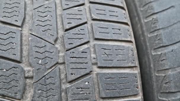 viejos neumáticos usados usados
 - Metraje, vídeo