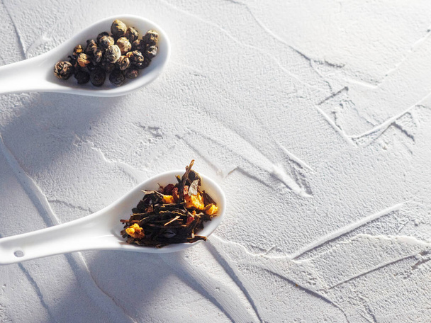 Still life with different varieties of tea, dry tea leaf. making of tasty and healthy hot drink. - Foto, afbeelding