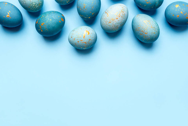 Easter frame of eggs painted in blue color. Flat lay, top view. - Foto, Imagem