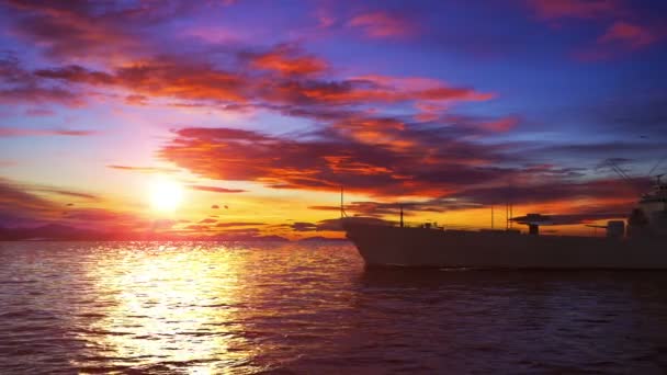 navire de guerre américain moderne sur le fond du coucher du soleil
 - Séquence, vidéo