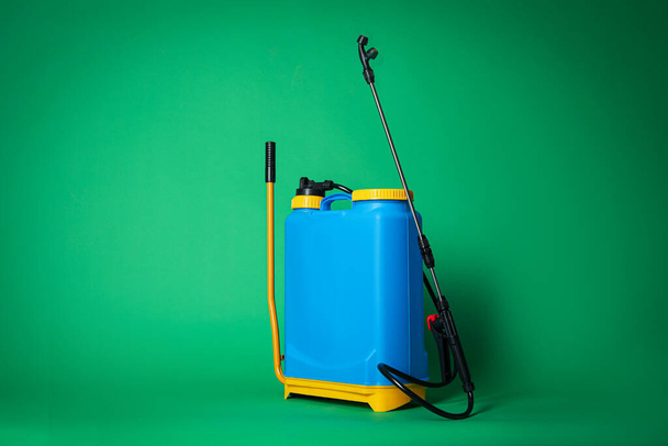 Manual insecticide sprayer on green background. Pest control - 写真・画像