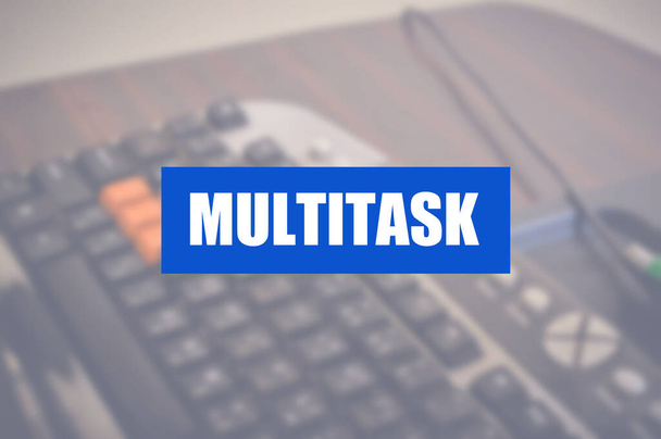 Multitask mot avec entreprise fond flou
 - Photo, image