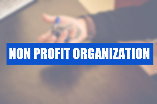 Non-profit organisatie woord met zakelijke wazige achtergrond - Foto, afbeelding