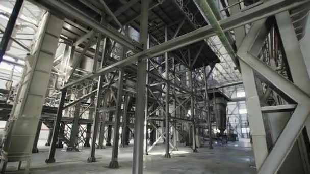 Industrieller Innenausbau, Produktion von Keramikfliesen, moderner Fabrikinnenausbau - Filmmaterial, Video