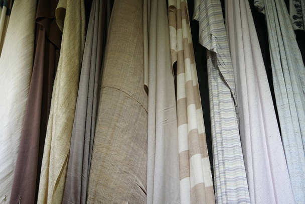 Kumaş Tekstil Renk Örnekleri 'nin pek çok stil tipi Satır, Döşeme bezi palet örnekleri, dünya çapında satın almak ve kalıp seçmek için perakende ve ticaret fuarı göstermek - Fotoğraf, Görsel