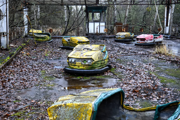 Заброшенный парк развлечений в городе-призраке Припять в Чернобыльской зоне отчуждения. Украина
,  - Фото, изображение