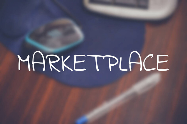 Marketplace λέξη με τις επιχειρήσεις θόλωση φόντο - Φωτογραφία, εικόνα