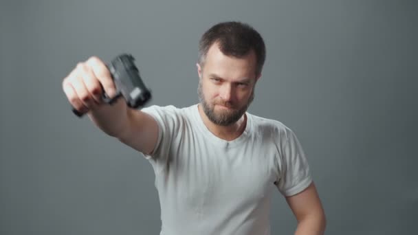 Video of young man with beard and gun - Imágenes, Vídeo