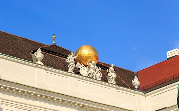 Bécs, Ausztria. Osztrák Nemzeti Könyvtár. Hofburg - Barokk palota. Császári könyvtár (18. század)) - Fotó, kép