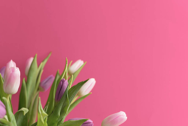 bouquet of pink and purple tulips in a vase on pink background, spring flowers for women, - Foto, afbeelding