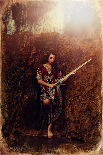 Женщина с мечом в озере возле водопада, старый фотоэффект
. - Фото, изображение