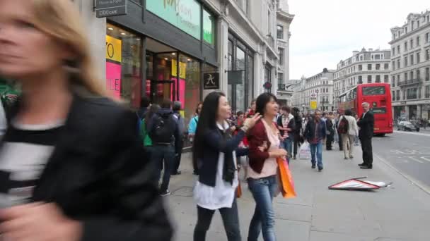 Gente de compras en Londres, Reino Unido
 - Metraje, vídeo
