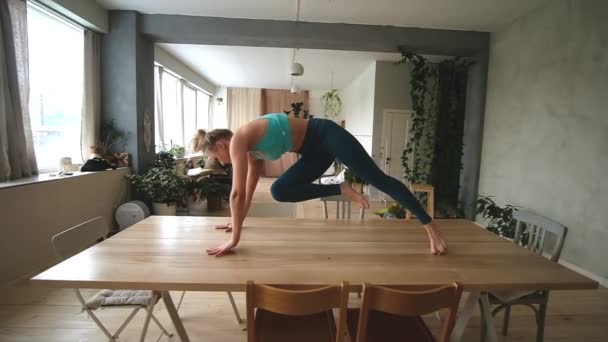 young beautiful woman practices yoga at home. Room interior - Filmagem, Vídeo