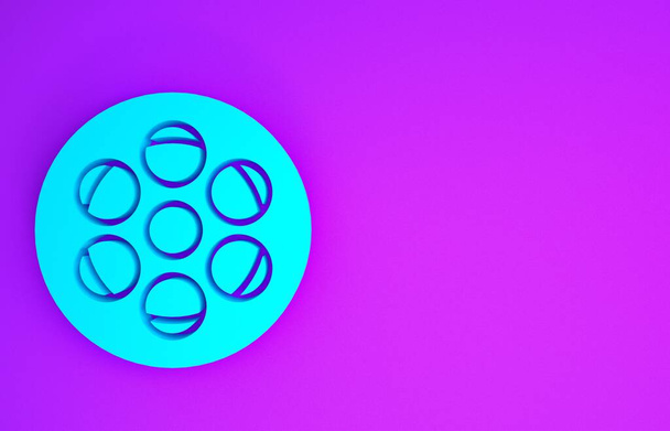 Icono de carrete de película azul aislado sobre fondo púrpura. Concepto minimalista. 3D ilustración 3D render
 - Foto, imagen