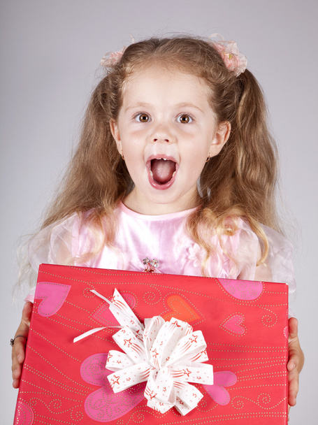 Beautiful young smiling girl with present box - Fotó, kép