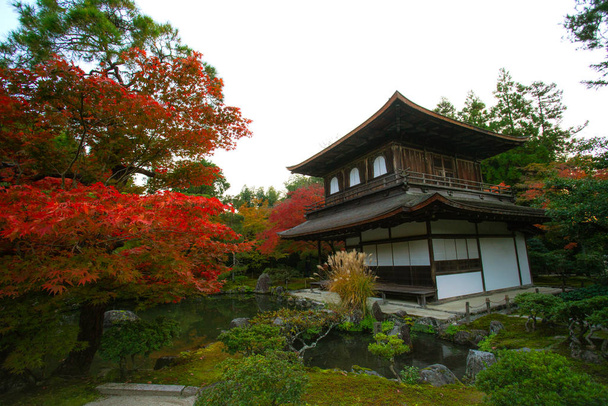 Ginkaku-ji (chrám stříbrného pavilonu), oficiálně nazývaný Jisho-ji (chrám zářící milosti), chrám zenu v sakijském okrsku Kjóto, Kansai, Japonsko - Fotografie, Obrázek