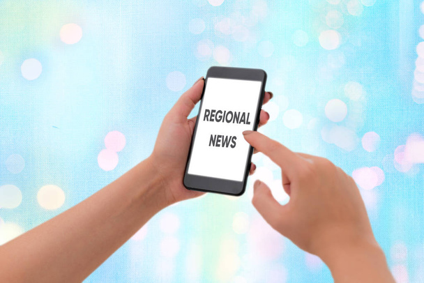 Texto de redacción de palabras Regional News. Concepto de negocio para la cobertura de eventos, por las noticias, en un contexto local
. - Foto, imagen
