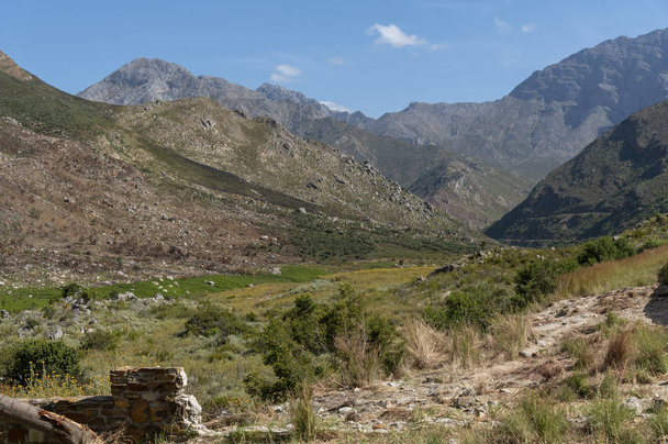 Michell 's Pass, Ceres, Western Cape, África do Sul. 2019. Michell 's Pass, perto de Ceres e Skurweberg, no Cabo Ocidental, África do Sul
 - Foto, Imagem