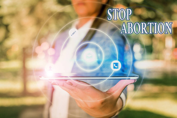 Tekstimerkki, jossa näkyy Stop Abortti. Käsitteellinen kuva raskauden lopettamiseen käytetyn lääketieteellisen toimenpiteen lopettamiseksi
. - Valokuva, kuva