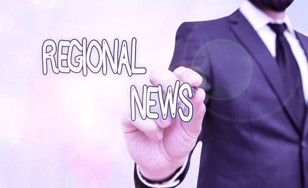 Kézírás szöveg Regional News. A koncepció azt jelenti, hogy a hírek helyi kontextusban tudósítanak az eseményekről. - Fotó, kép