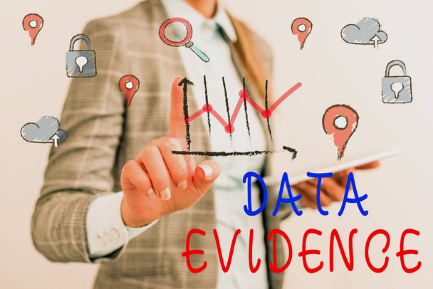 Kirjoitan Data Evidencea. Business valokuva esittelee asiaan ja toimittaa todiste, joka tukee päätelmää
. - Valokuva, kuva